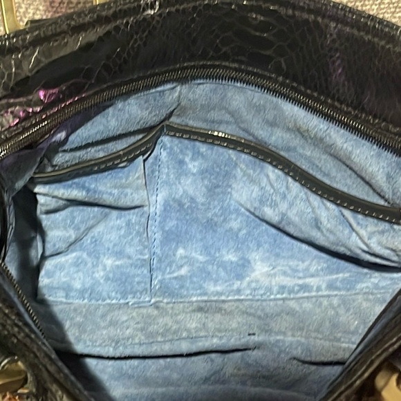 Sharif 1827 Couture Black Shoulder Bag with Glossy Finish and Silver Accents - Picture 16 of 16